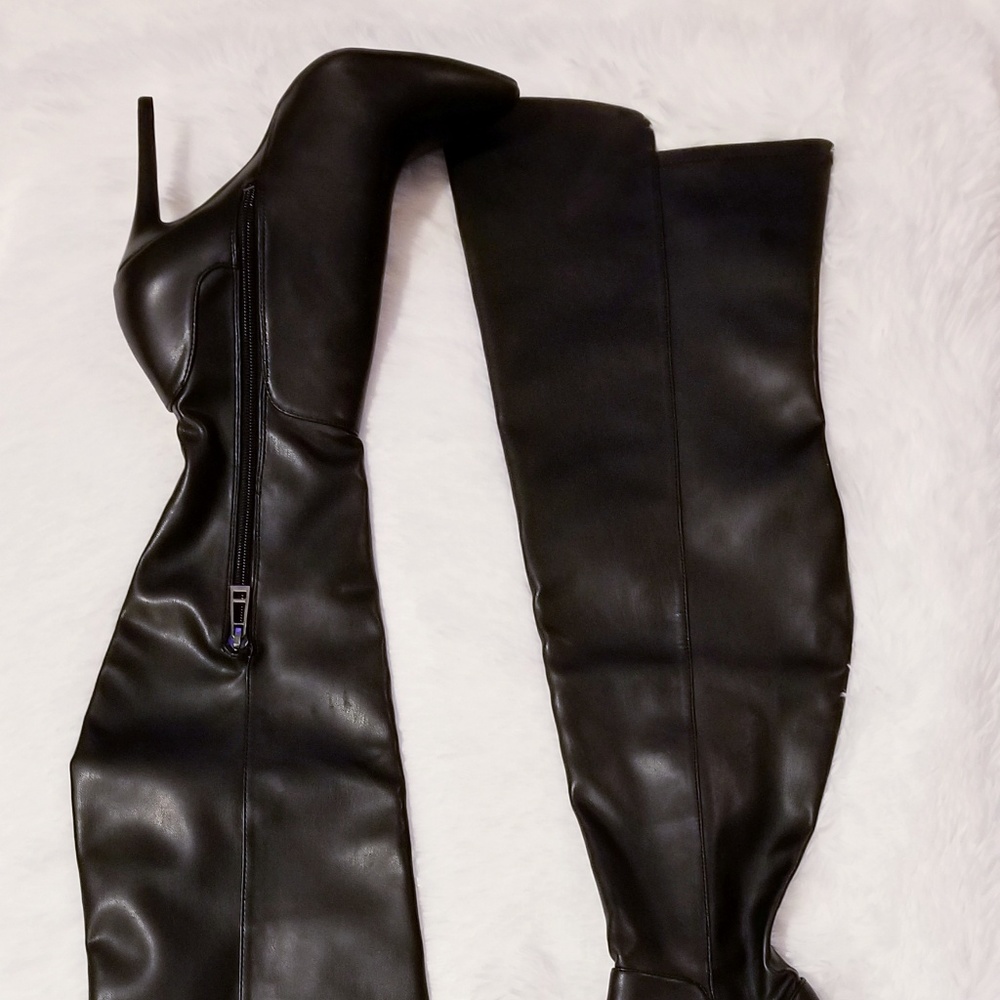 Charles by Charles David brand new never worn.